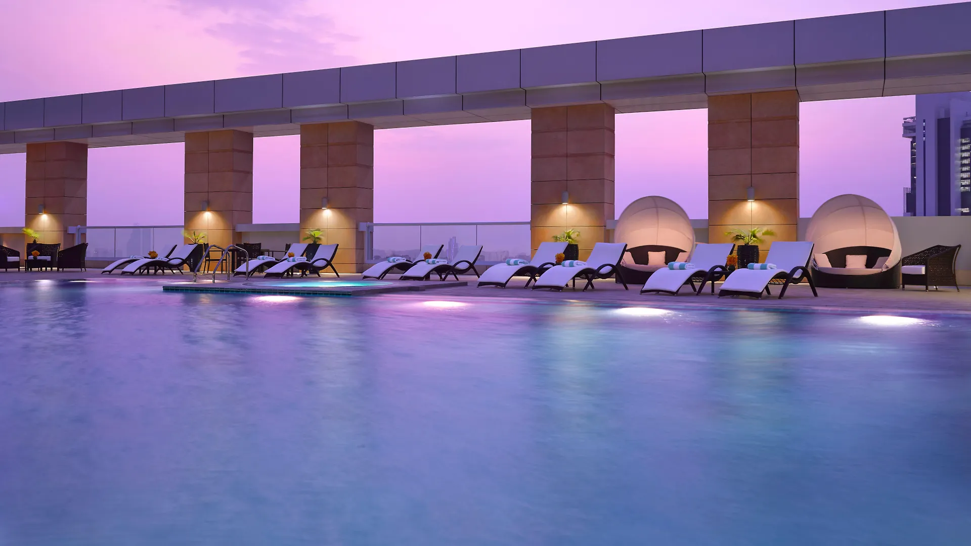 Dusit Thani Абу-Даби 5*,  ОАЭ