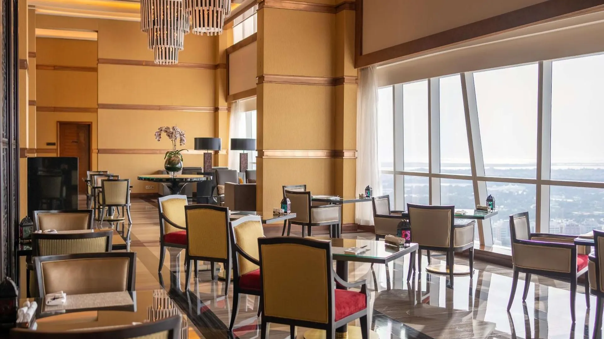 ***** Отель Dusit Thani Абу-Даби ОАЭ