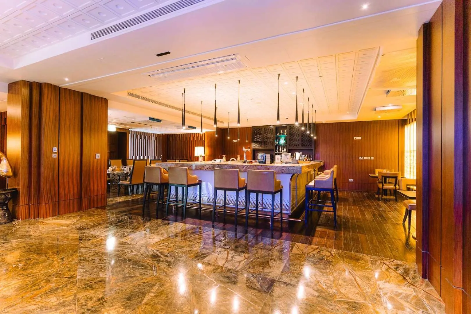 Отель Dusit Thani Абу-Даби
