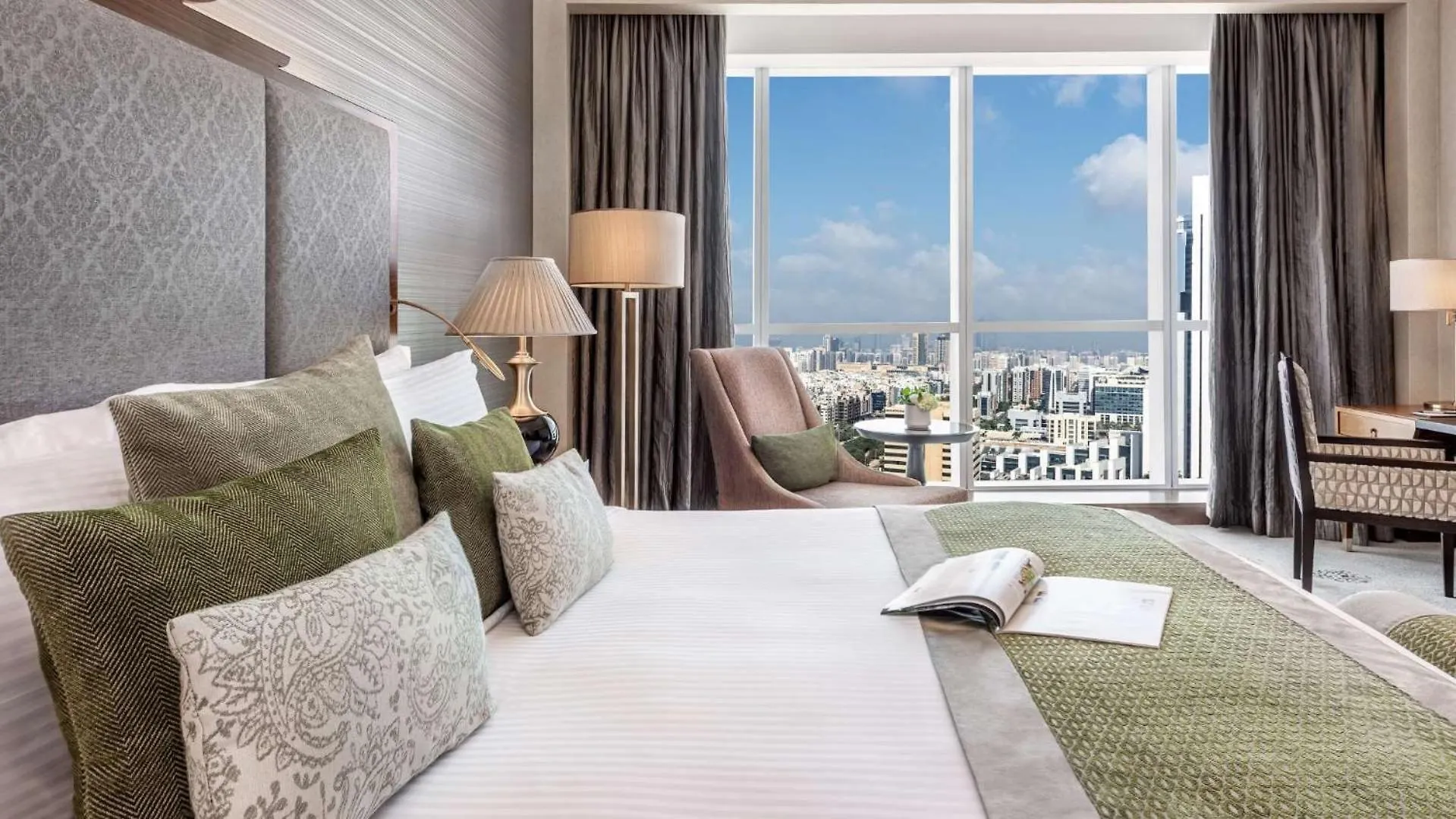 Dusit Thani Абу-Даби 5*,  ОАЭ