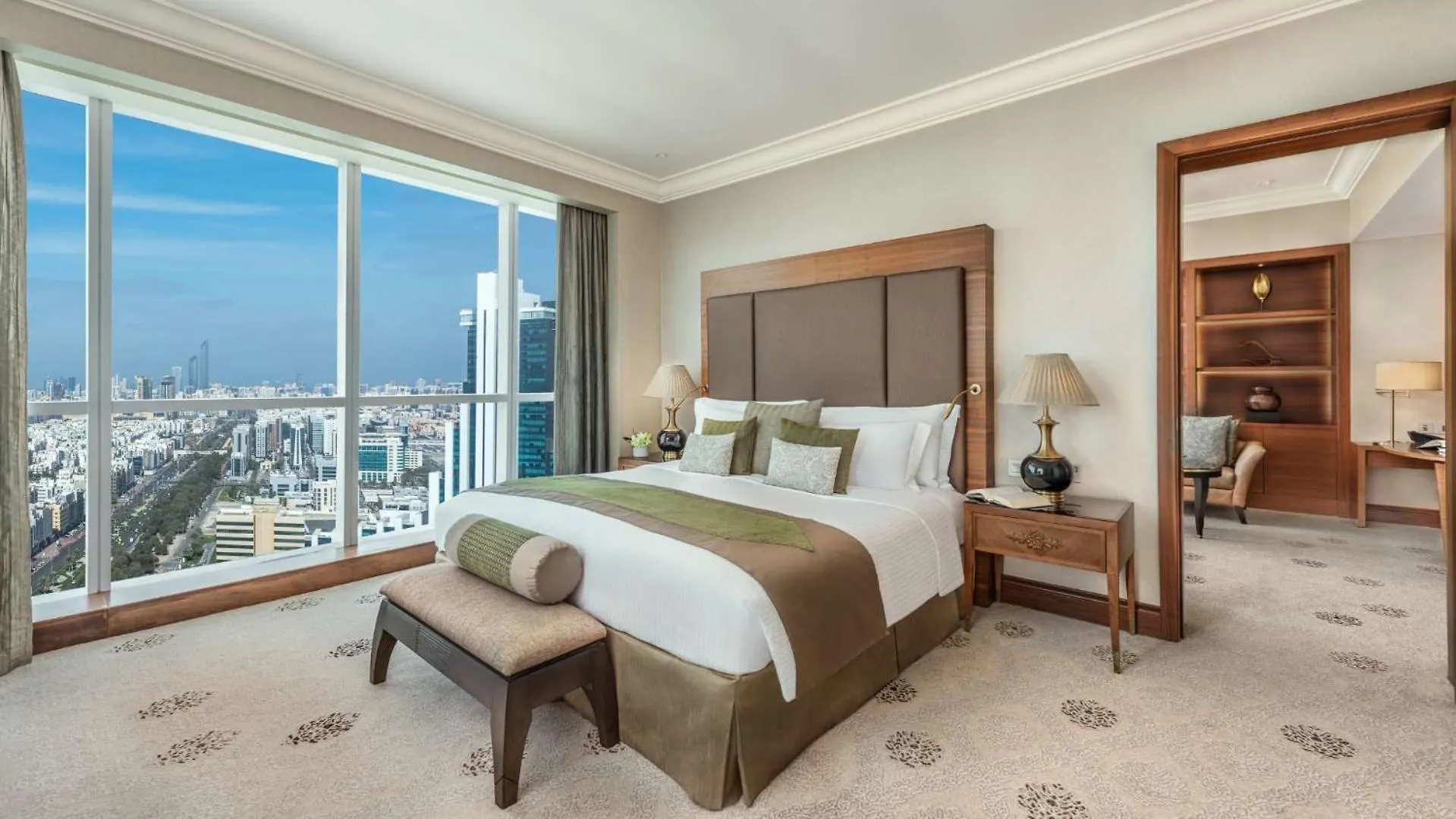 Dusit Thani Abu Dhabi 5*,  United Arab Emirates