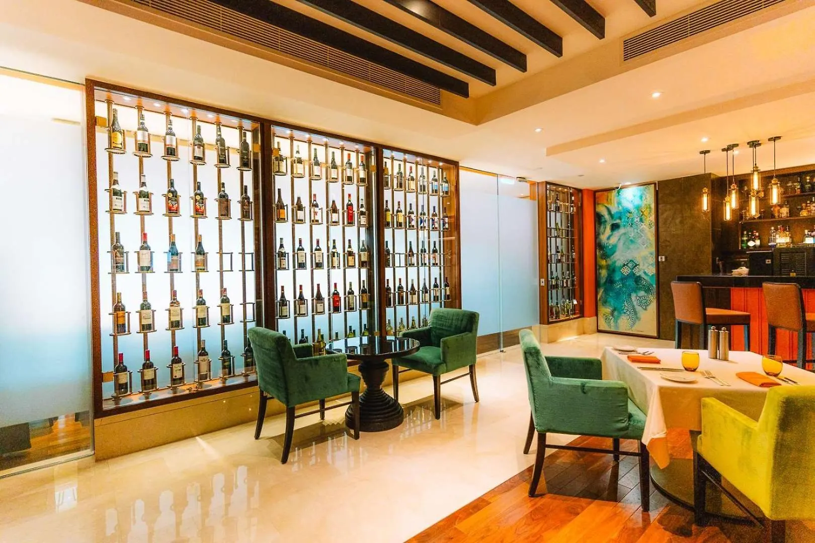 Dusit Thani Abu Dhabi 5*,