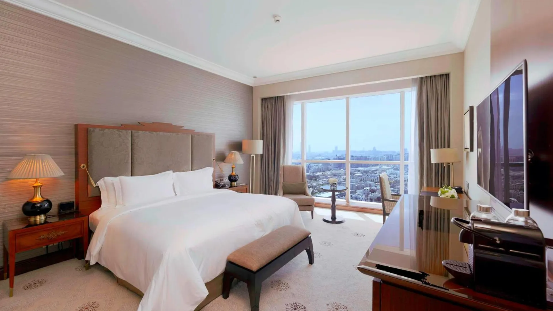 Dusit Thani Abu Dhabi